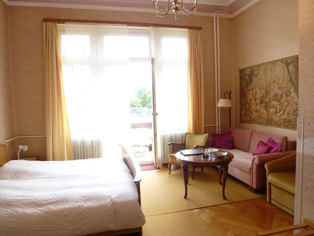 Hotel Tanneck Baden-Baden Kamer foto