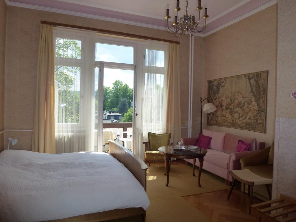 Hotel Tanneck Baden-Baden Buitenkant foto